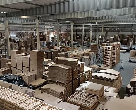 Pallets de papelão ondulado.